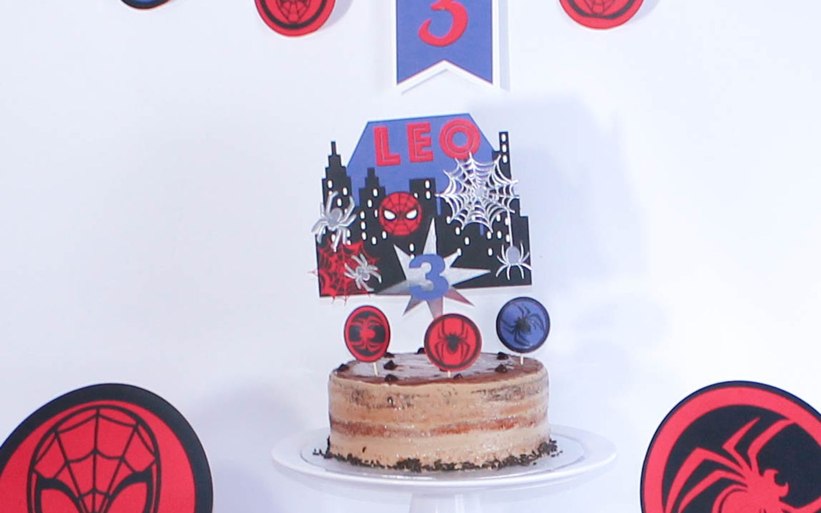 Cake Topper Personnalise Pour Vos Gateaux D Anniversaire Fait Main A Montreal